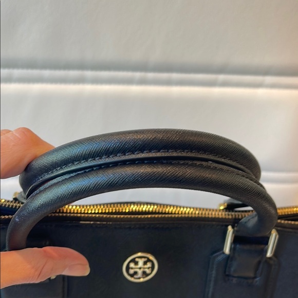 Gorgeous Tory Burch Robinson Tote in Black - Picture 7 of 10